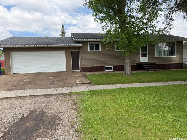 210 Wells AVENUE E, Langenburg, SK S0A 2A0