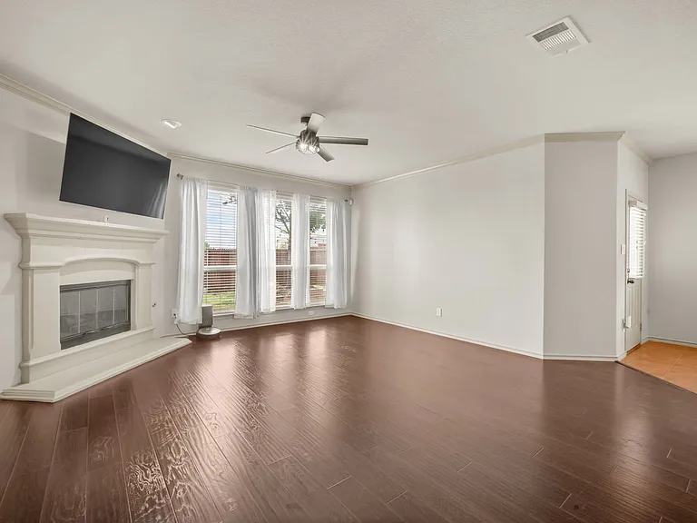 5701 Paluxy Sands Trl — Photo 2