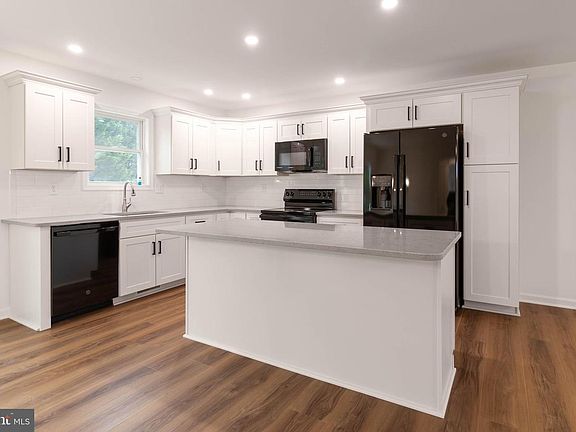 4th image of 17353 Littleton Ln