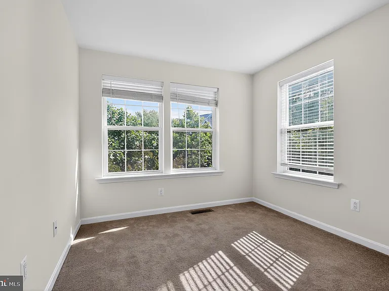 1725 Fernwood Dr — Photo 11