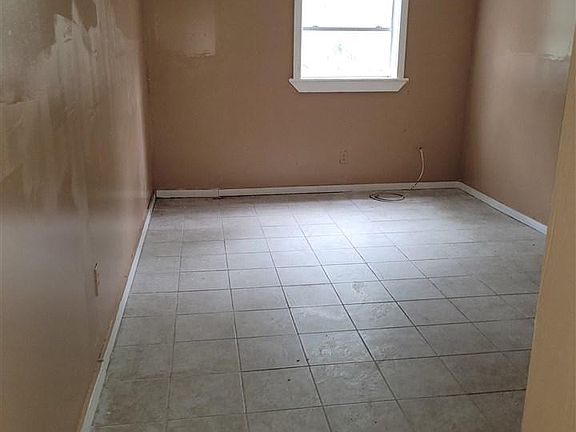 5th image of 2028 Las Palmas Dr