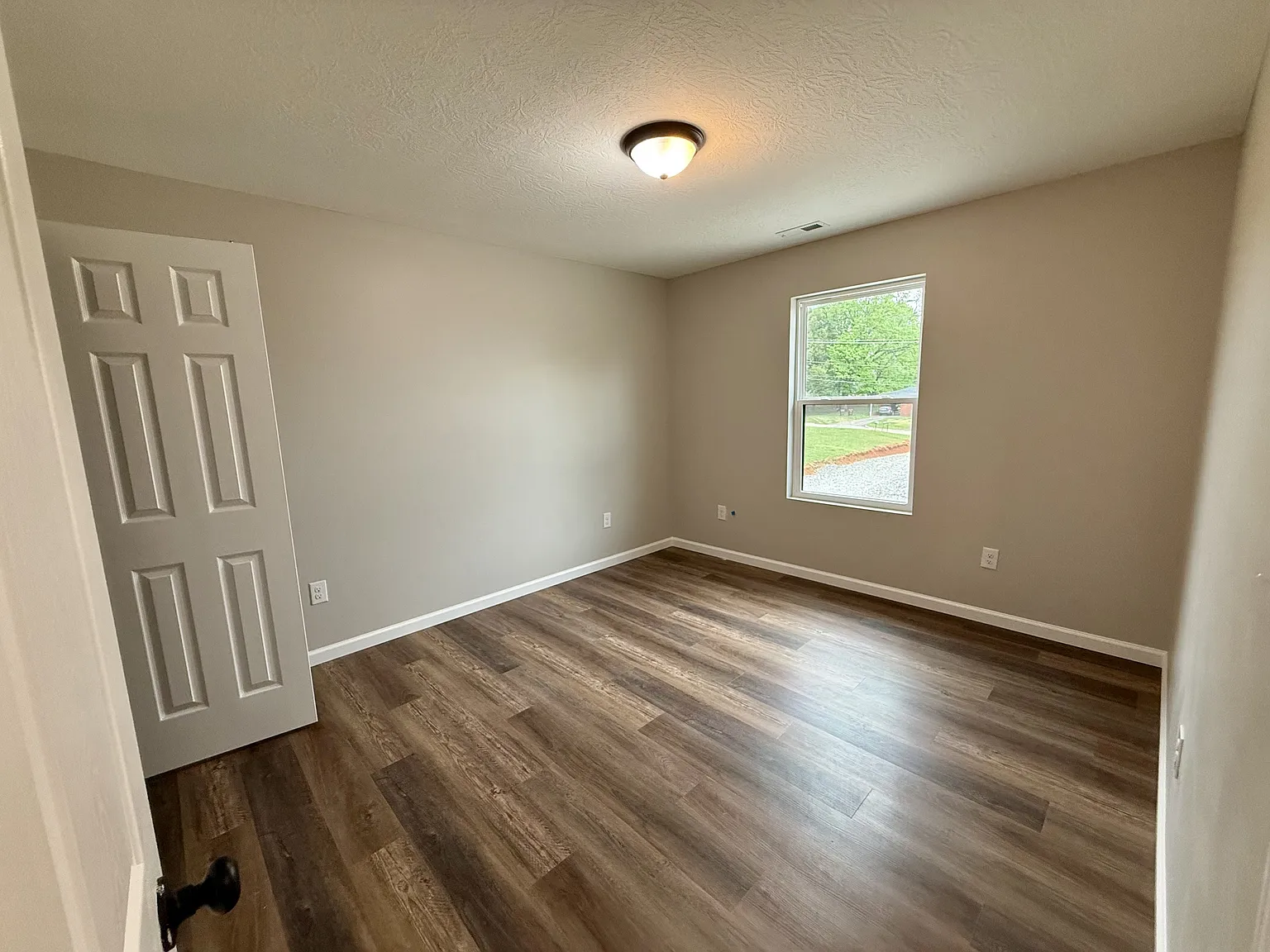 112 Todd St — Photo 2