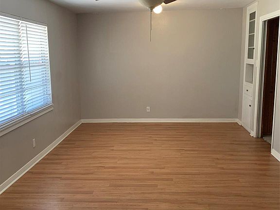 4th image of 1015 Oak Dr