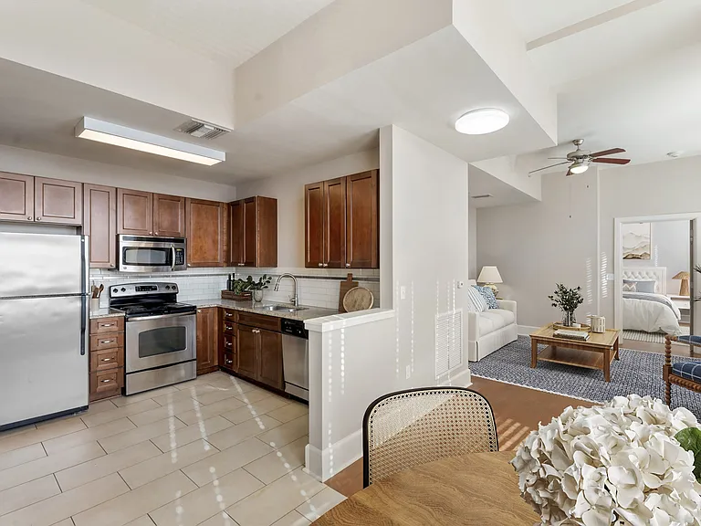Hibernia Tower Apartments — Photo 21