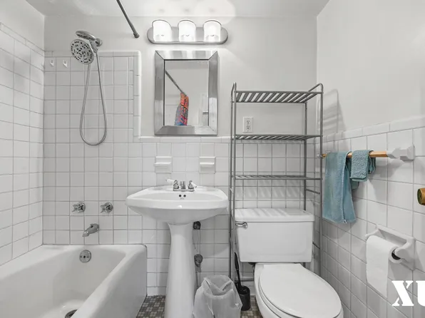 43-10 Kissena Boulevard image 9 of 20