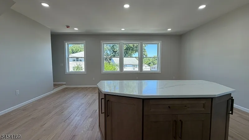 3 bed, 2.0 bath, $4,500 — Photo 4