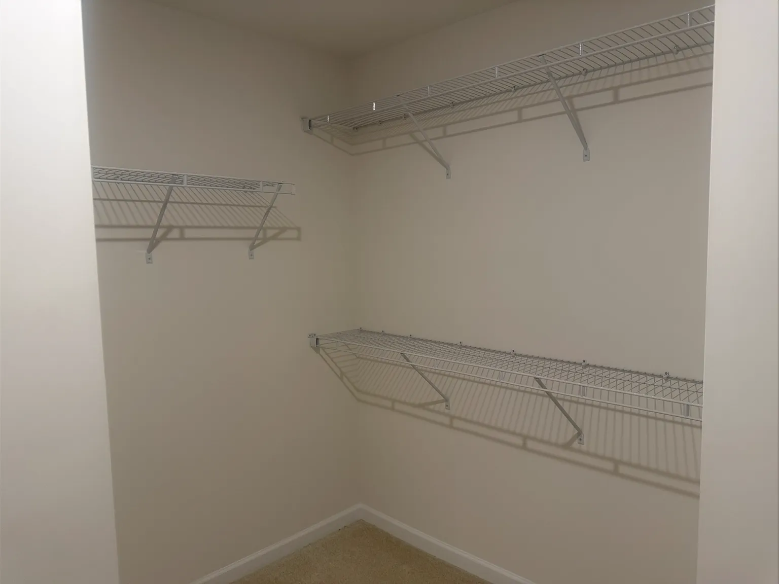4 bed, 2600 sqft, $4,200 — Photo 3