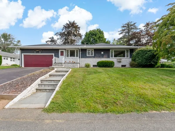 7 Harold Ave, Somerset, MA 02726