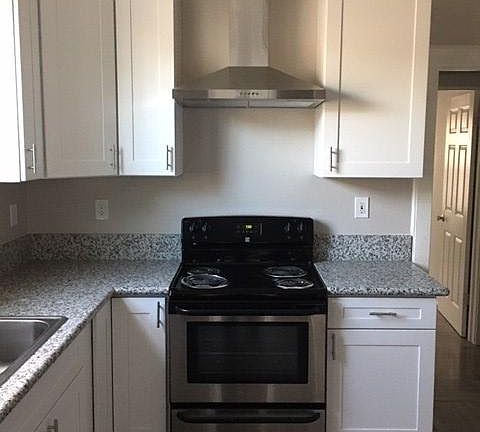 3rd image of 144 Elliot St