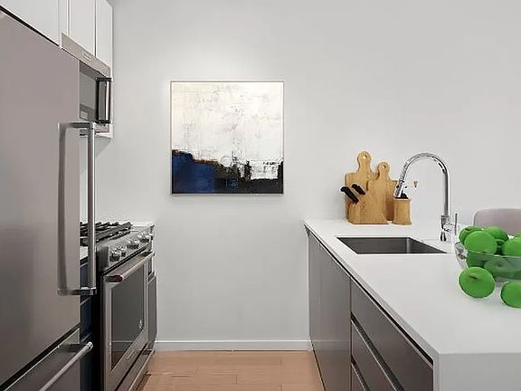 5th image of 415 Red Hook Ln APT 15F