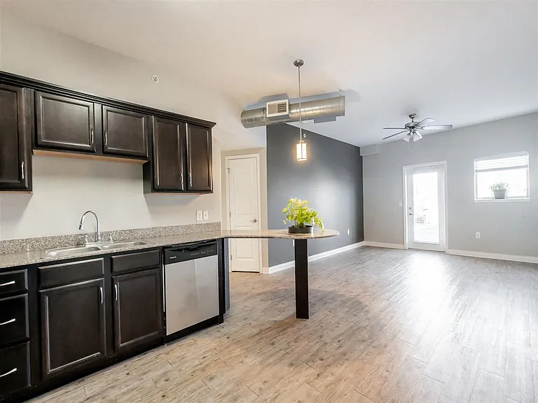 The Commons & Commons Hill Apartments — Photo 24