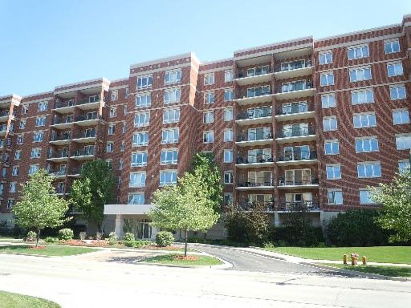 1st image of 5555 N Cumberland Ave Unit 404