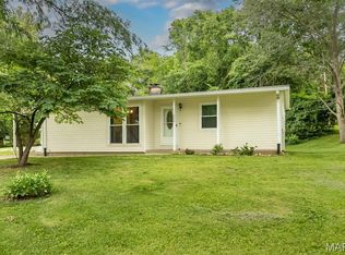 250 Sunset Dr, Ballwin, MO 63011