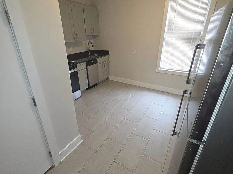 577 Jersey Ave — Photo 3