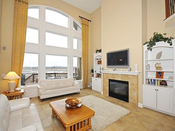 3rd image of 14934 Braemar Ave E