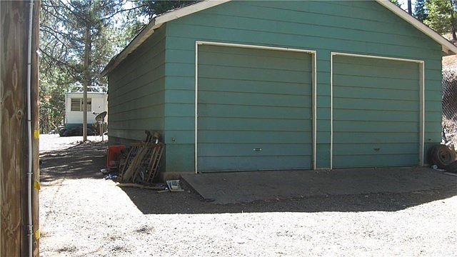 2nd image of 219 Pine Tree Ln