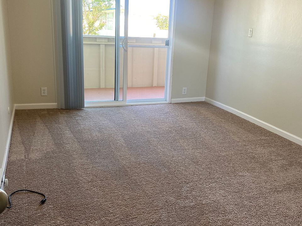 1st bedroom access to the balcony