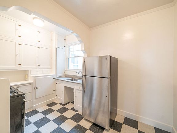5th image of 415 Perkins St #9