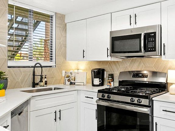 San Portella, Tempe, AZ, Kitchen