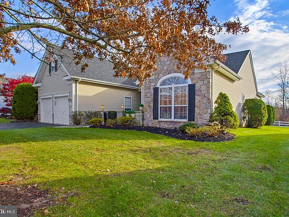 2nd image of 25 Ellington Dr