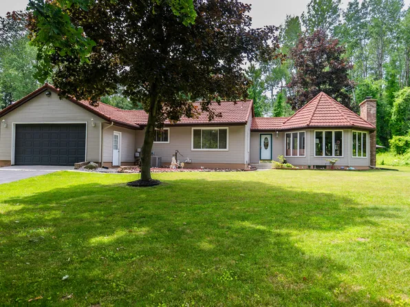989 McCabe Ave NE, Ada, MI 49301