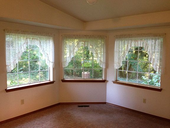 2nd image of 2718 Riverlea Dr SE