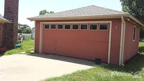 3rd image of 3905 Country Meadows Cir