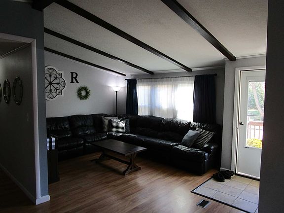 4th image of 28 Leisure Ln