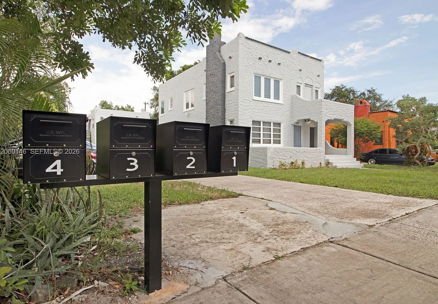Lauderdale — Photo 2