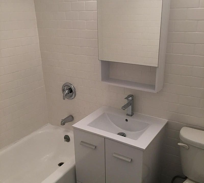 2nd image of 3207 Oxford Ave APT 6
