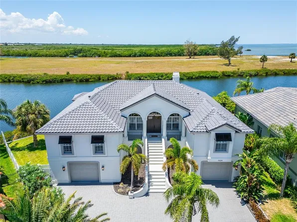 1024 Sonata Ln, Apollo Beach, FL 33572