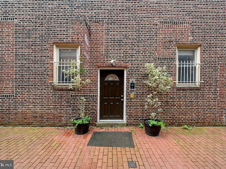 1214 Waverly Walkway — Photo 3