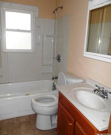5th image of 2070 Quarry Ave S