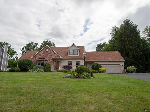 2nd image of 15 Pippin Wood Dr