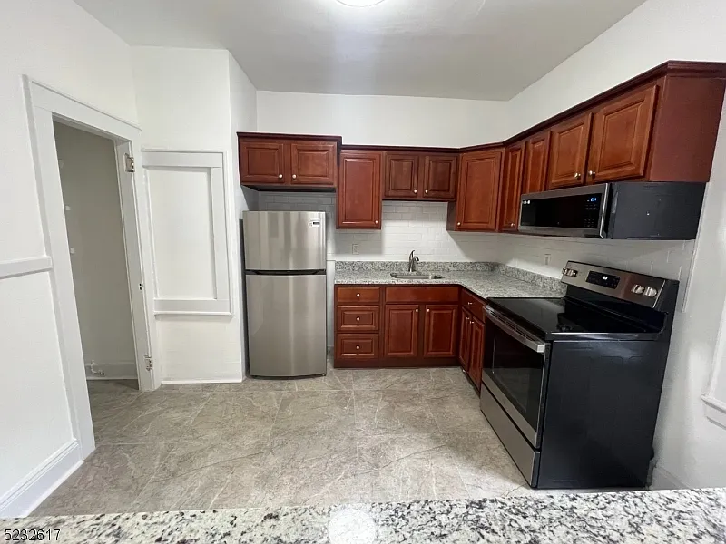 1 bed, 1.0 bath, $1,695 — Photo 3