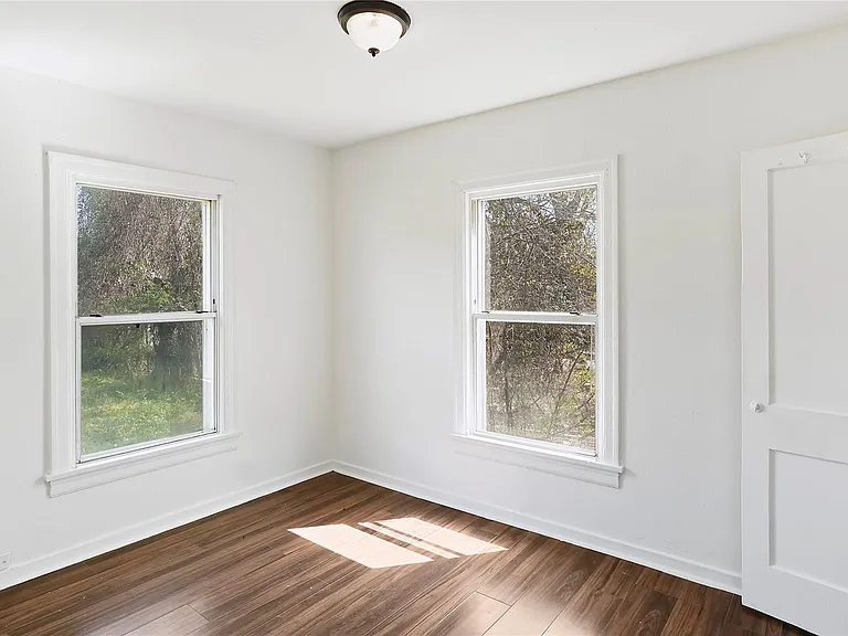 410 Clinton Park St — Photo 4