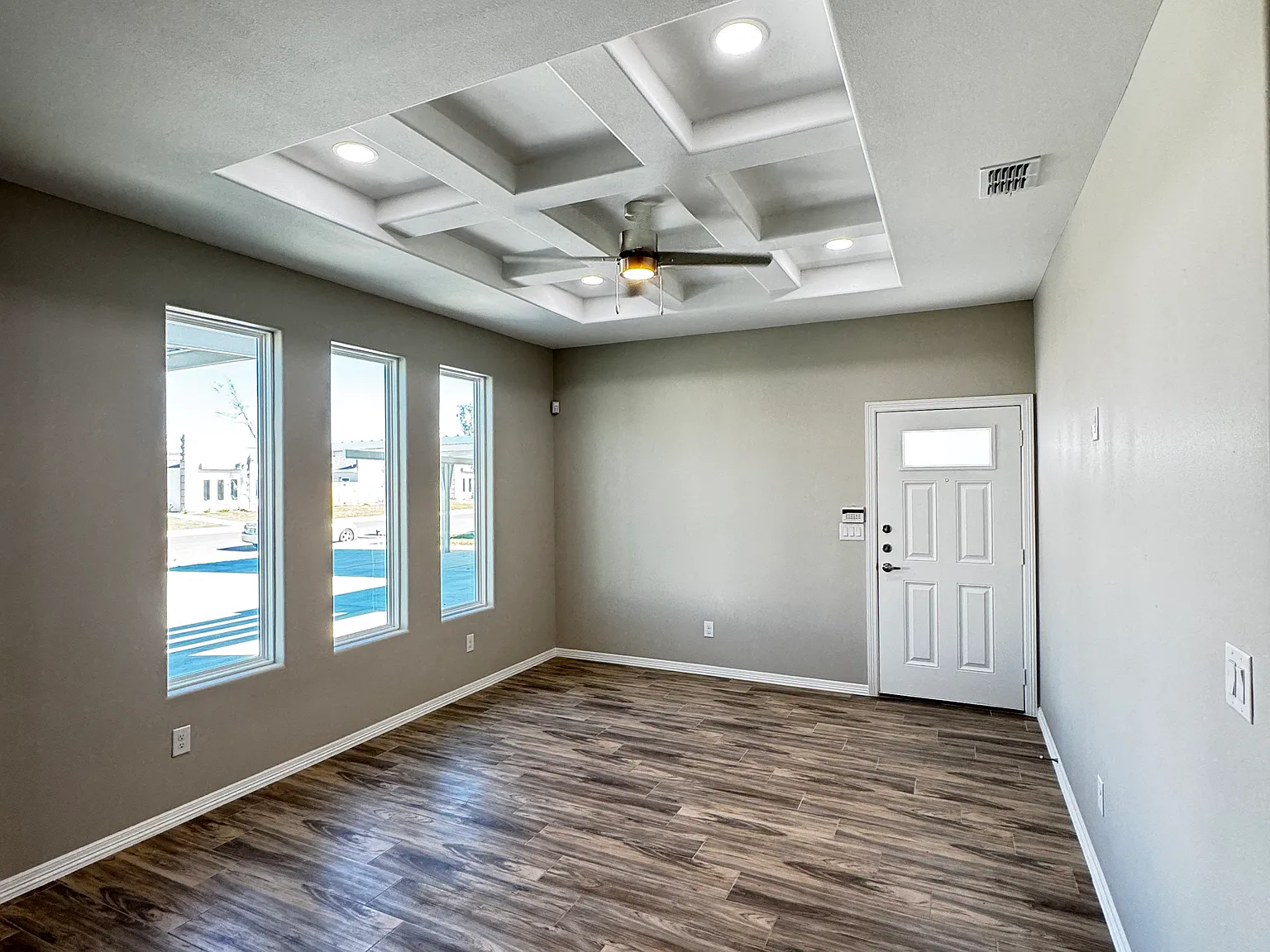 3 bed, 1050 sqft, $1,250 — Photo 3