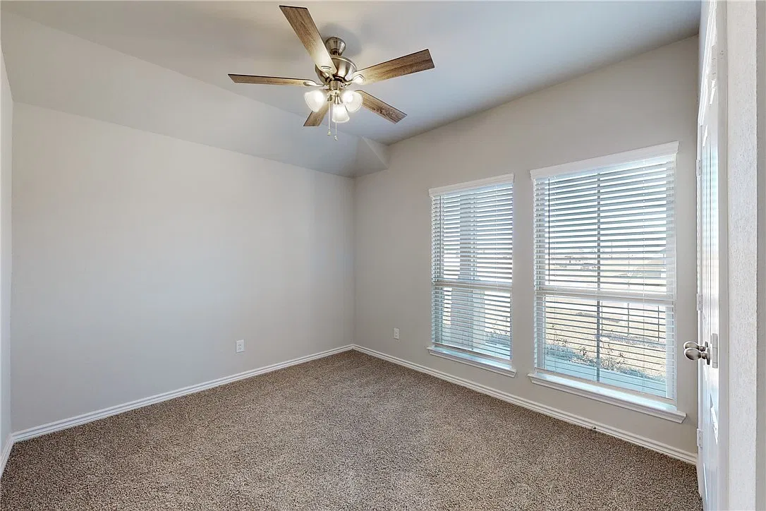 4 bed, 1725 sqft, $2,300 — Photo 4