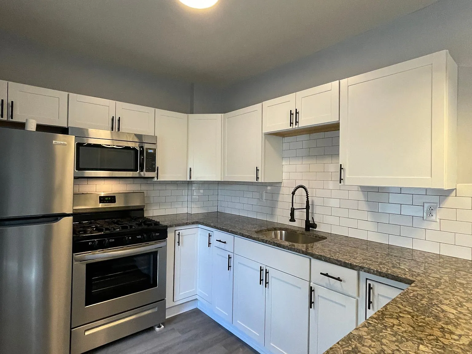1 bed, 720 sqft, $1,350 — Photo 4