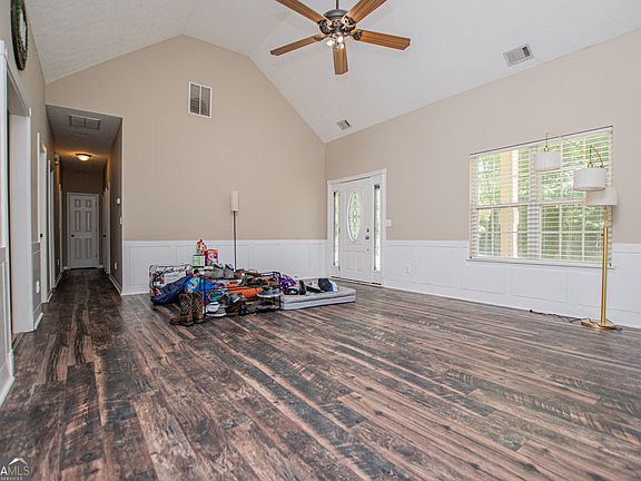 4th image of 8590 Kencrest Dr