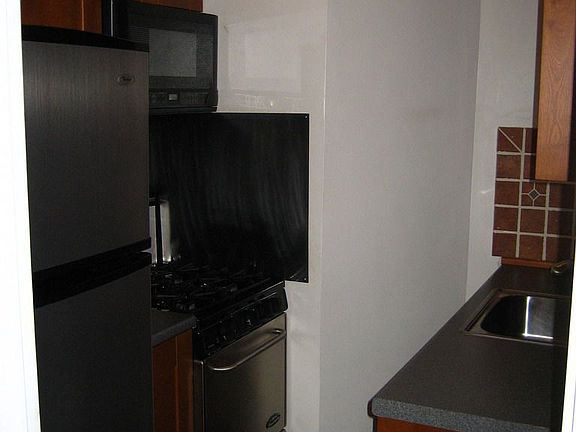 5th image of 325 Main St APT 5E