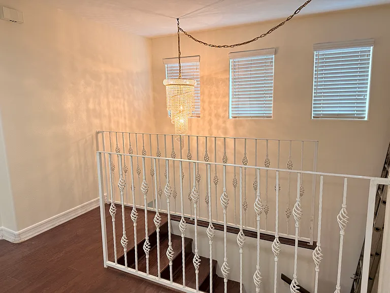 1334 S Grand Ave — Photo 16