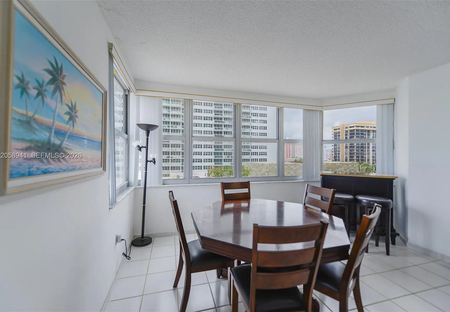 Hemispheres Condo — Photo 3