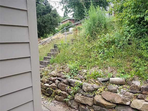 5th image of 907 Wilkie Dr