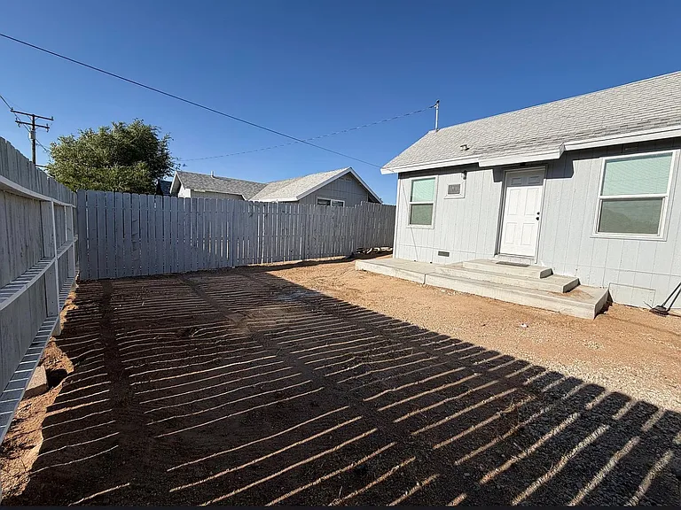 13950 Hesperia Rd #3A — Photo 9