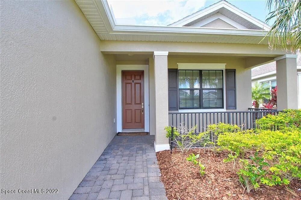 3 bed, 2.0 bath, 1857 sqft, $3,200 — Photo 2
