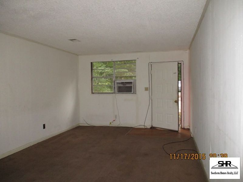 2nd image of 671 Olive Rd #4