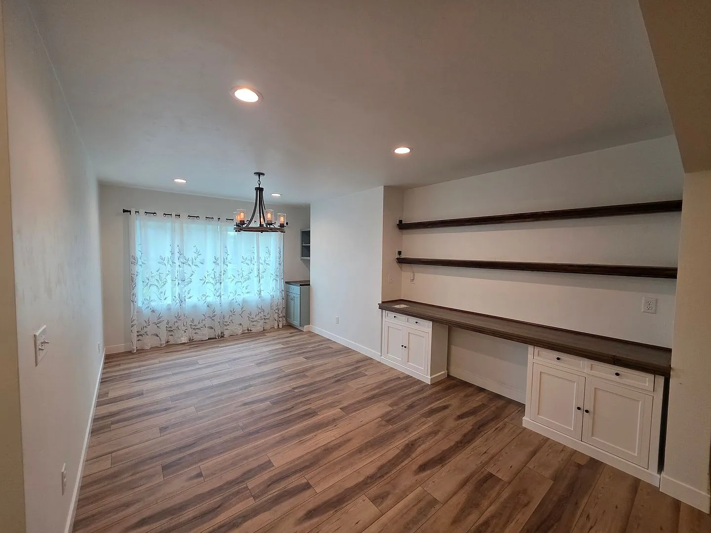 661 E River Drive — Photo 4