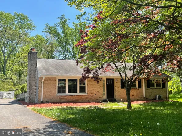 2821 Greenway Dr, Ellicott City, MD 21042