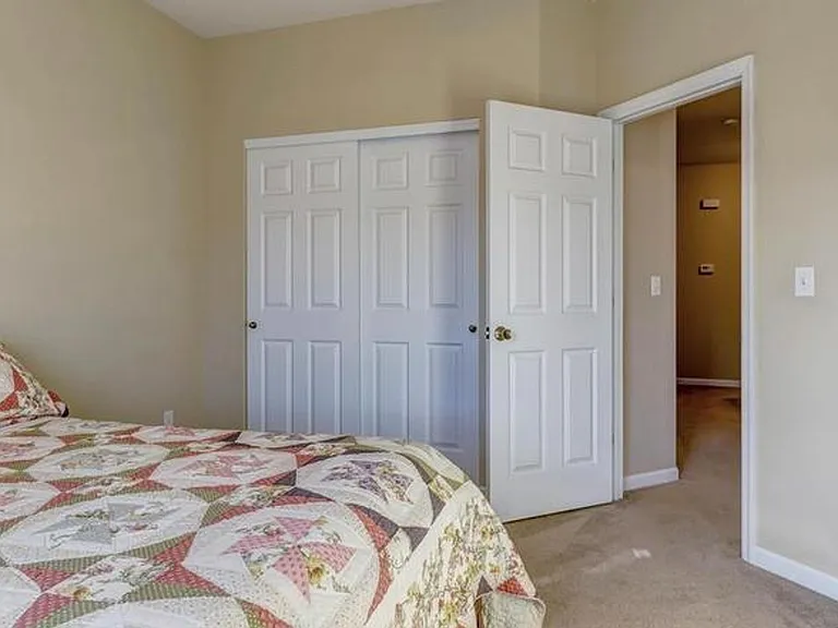 310 Royallsprings Pkwy — Photo 28